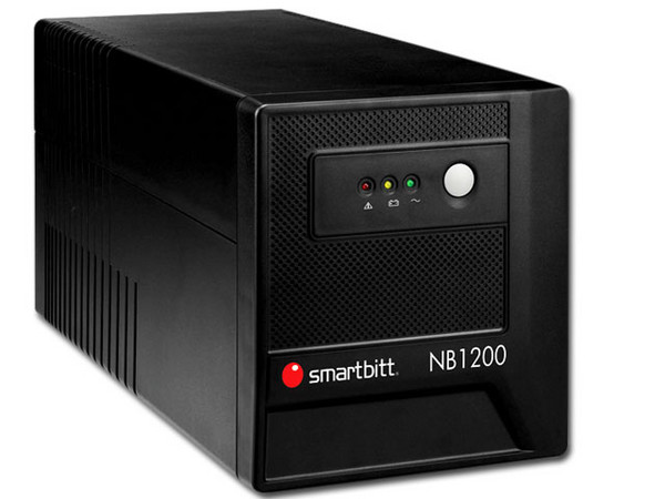 NO-BREAK con regulador Smatrbitt, 600 W (1200 VA) con 8 conexiones Nema 5-15R.